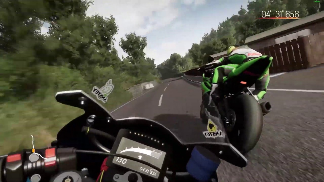 Isle Of Man TT chase and crash