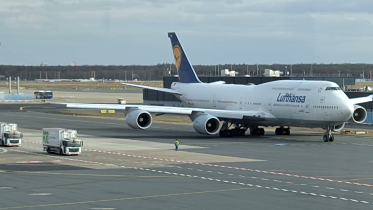 LH716 to tokyo haneda B747-8i D-ABYQ pushback and roll out at frankfurt airport #b747lovers 