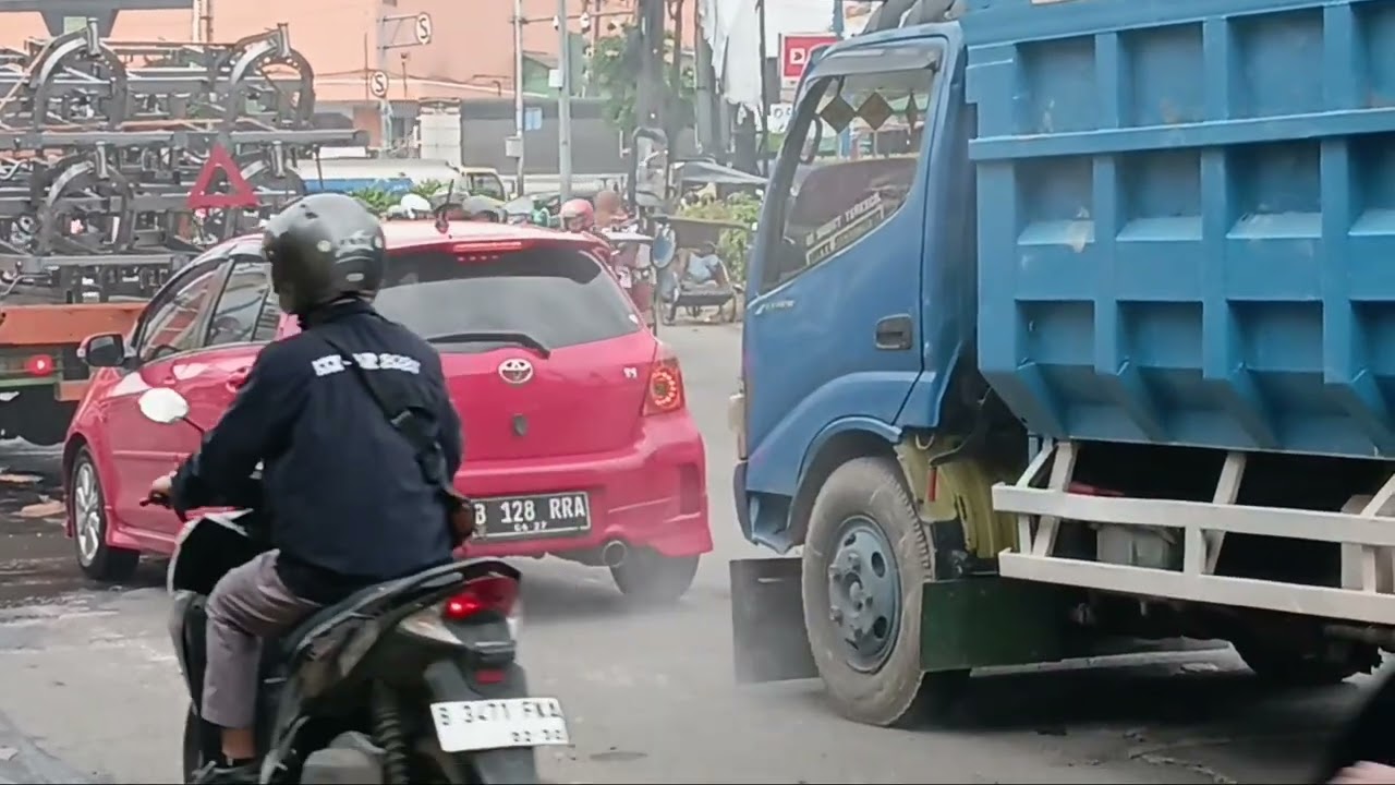#KONDISI lalu lintas kendaraan dijalan industri cikarang  indonesia 