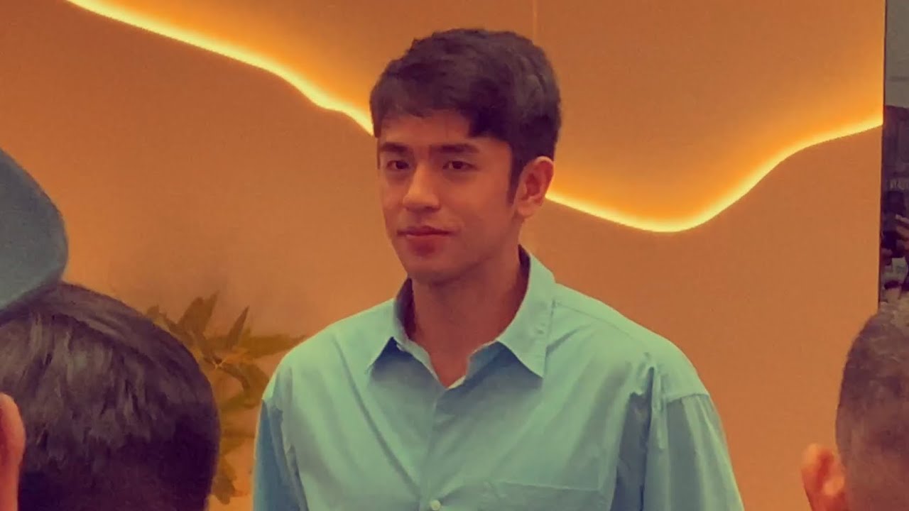 DAVID LICAUCO NAKIPAG SELFIE SA MGA FANS AT SM MEGAMALL