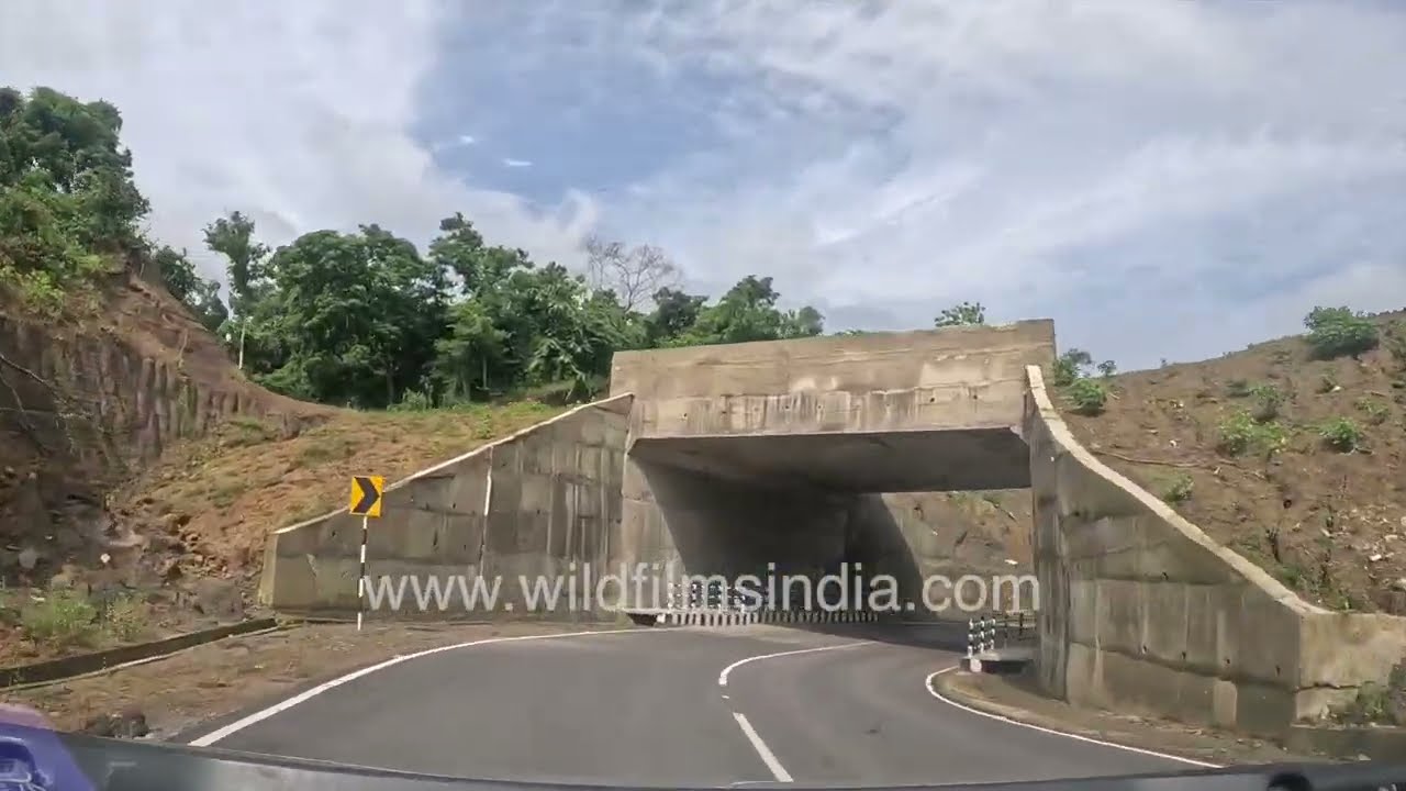 Meghalaya Mountain Highway | Calm & Cloudy Day