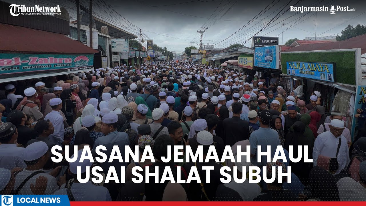 Suasana Jemaah Haul Guru Sekumpul Sekitar Masjid Pancasila Usai Shalat subuh