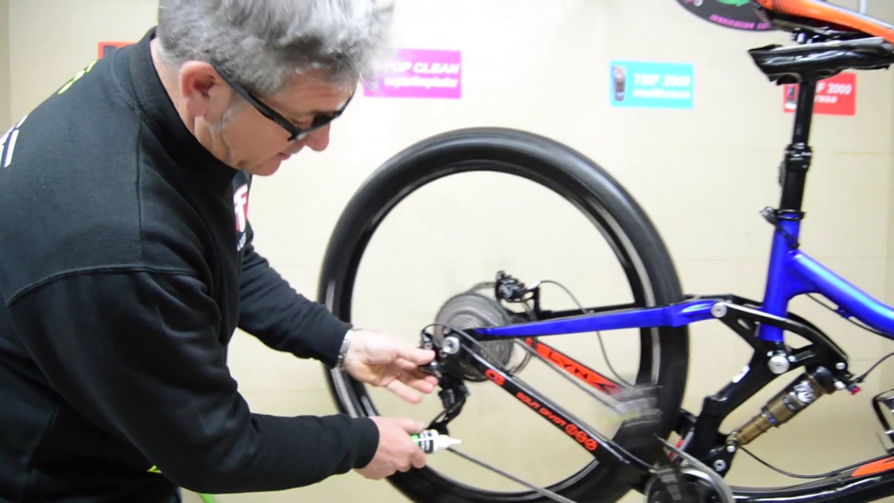 Engrase y Limpieza de una bicicleta de montaña por Faustino Muñoz. Podium Bike.