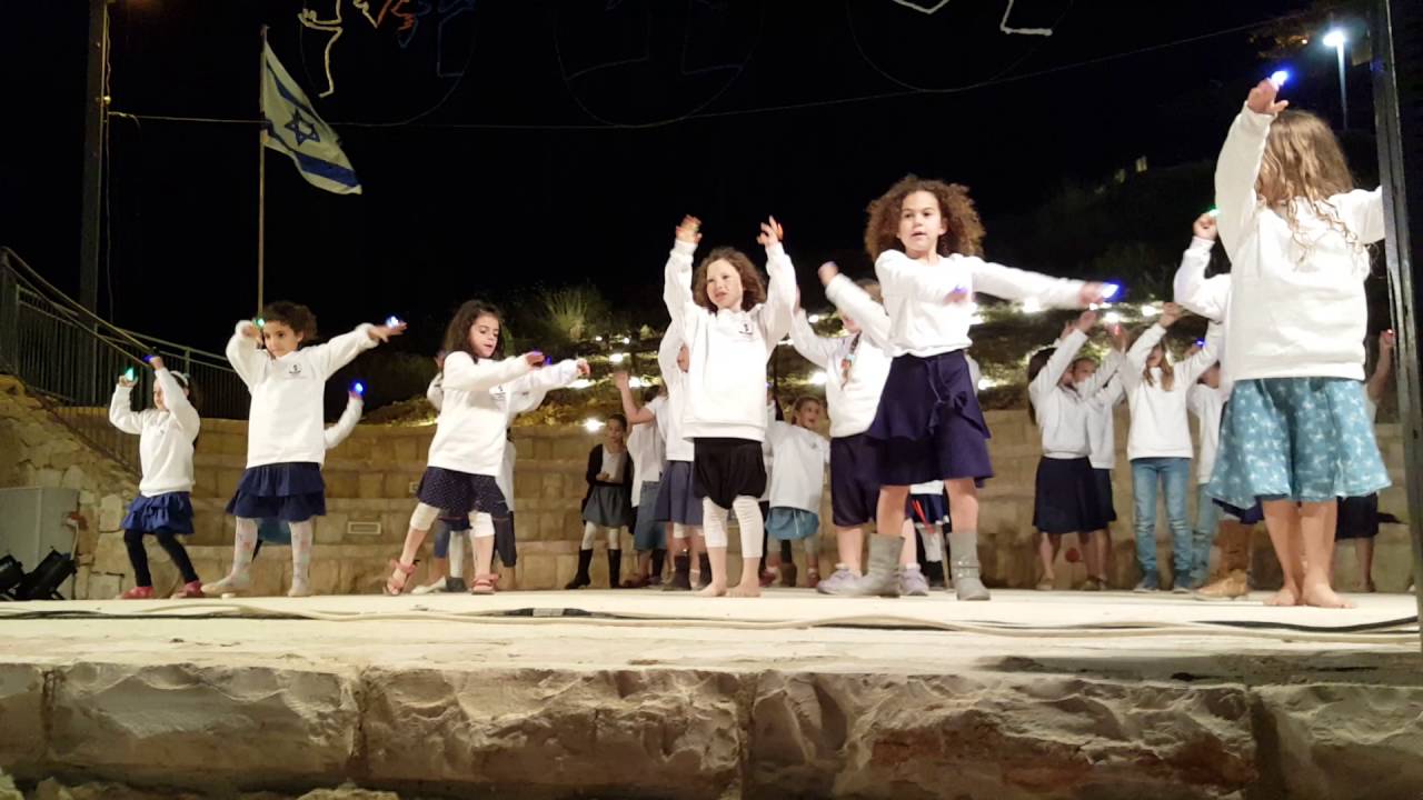 אחיה כיתה א' ריקוד ליום העצמאות ה68 סנסנה