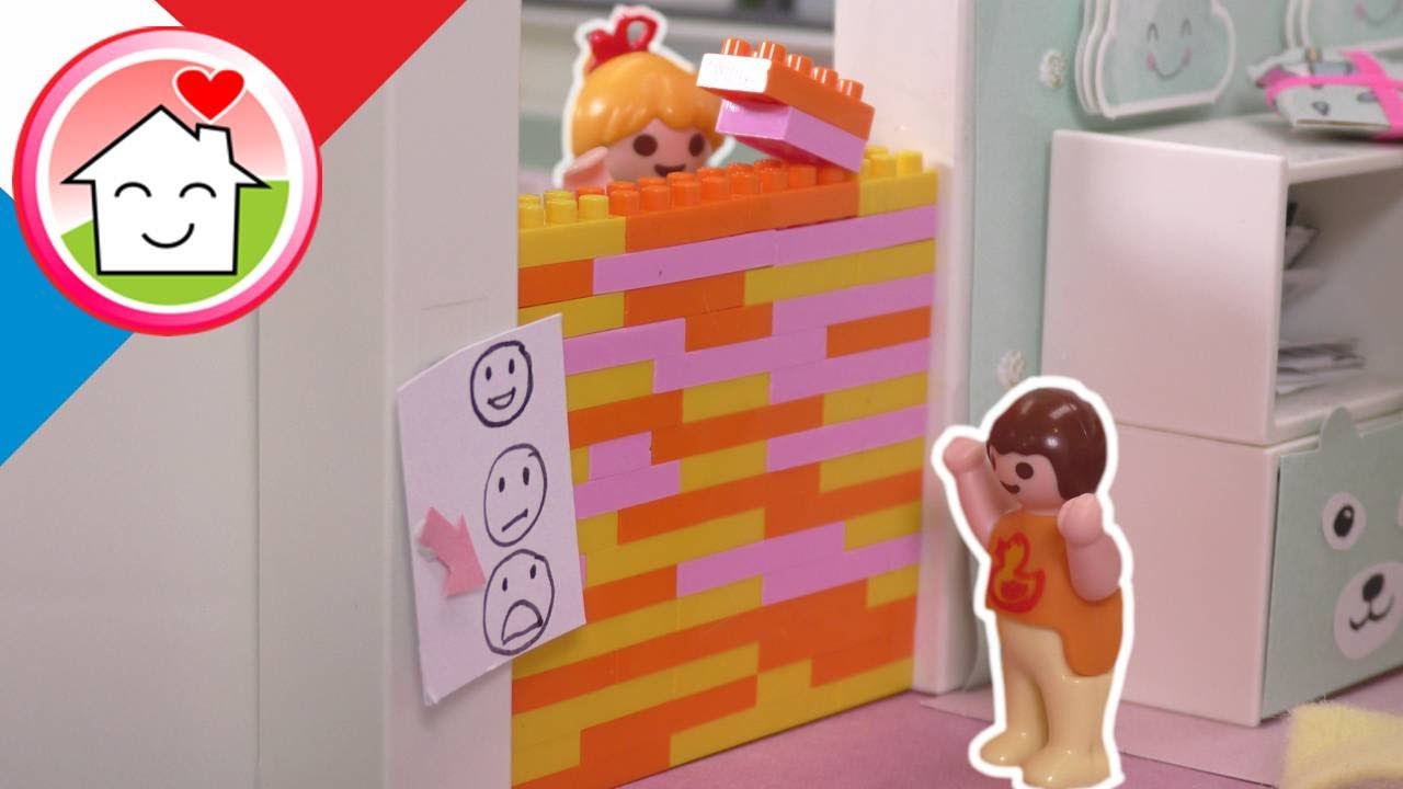 Playmobil en francais Lena a mur&eacute; sa chambre - Famille Hauser