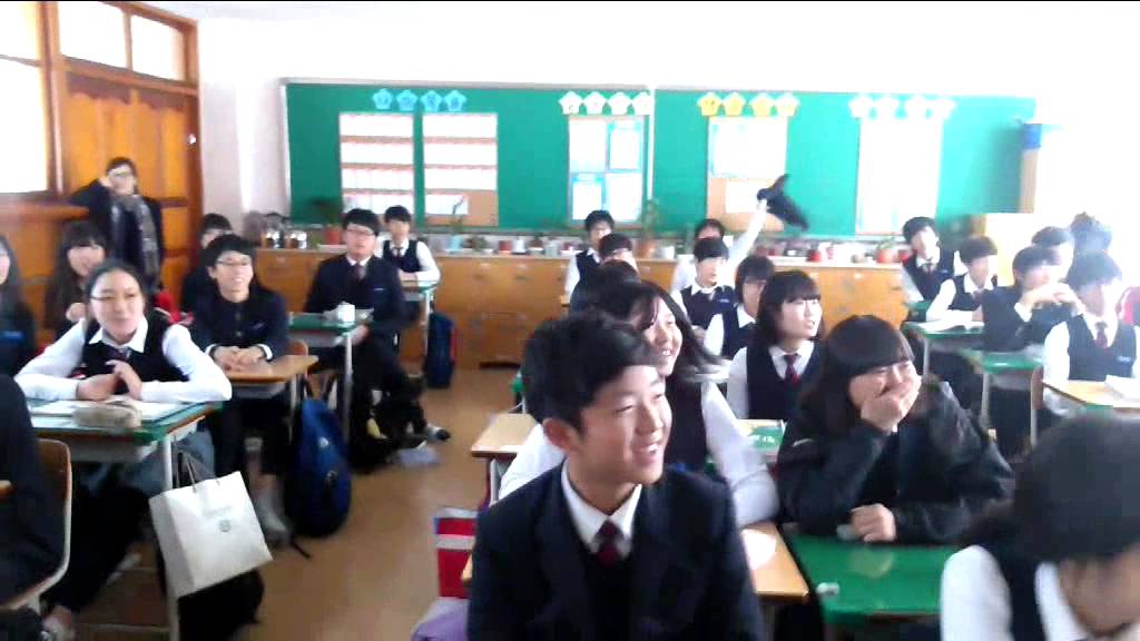 Saying goodbye to Waygook teacher