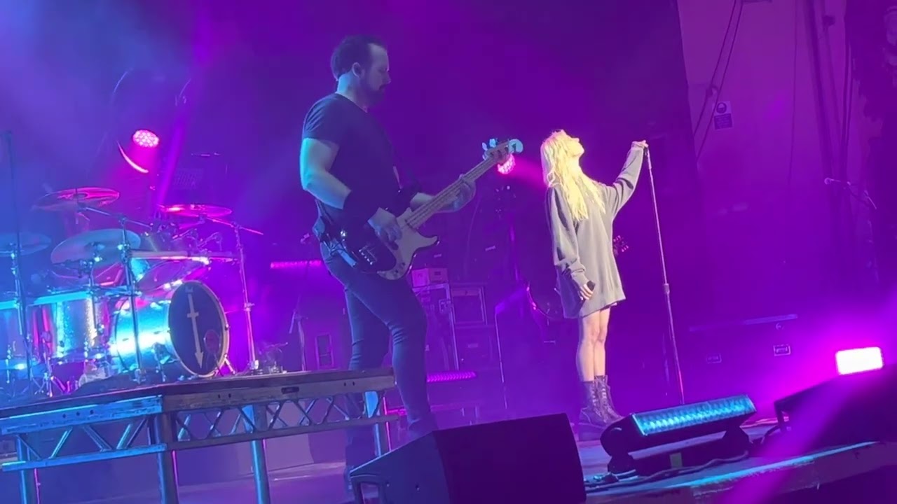 The Pretty Reckless - Learn to Fly (Foo Fighters Cover) live at Brixton Academy London 2022