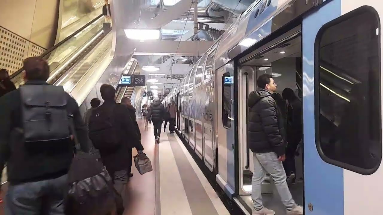 RER E à Porte maillot (part.5) aux heures de pointes - Z 50000 et Z 58000.