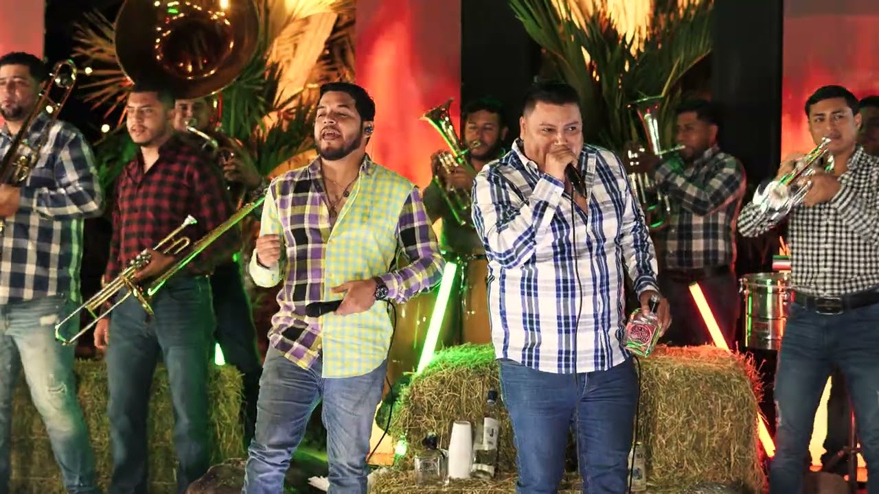 Banda Rancho Viejo De Benny Camacho - Las Uvas [En Vivo] Renovados Tour