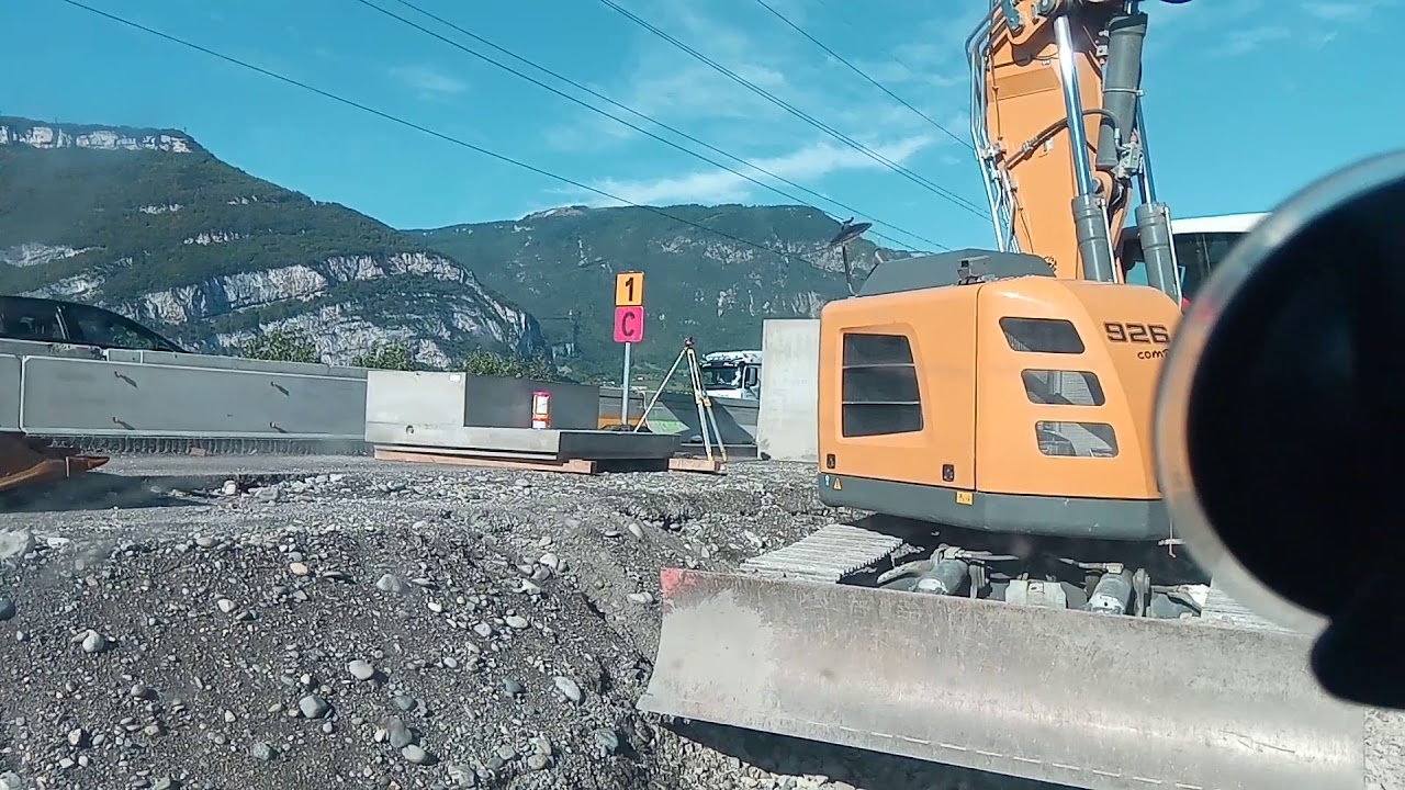 Chantier. Autoroute A 480 piste très étroite.