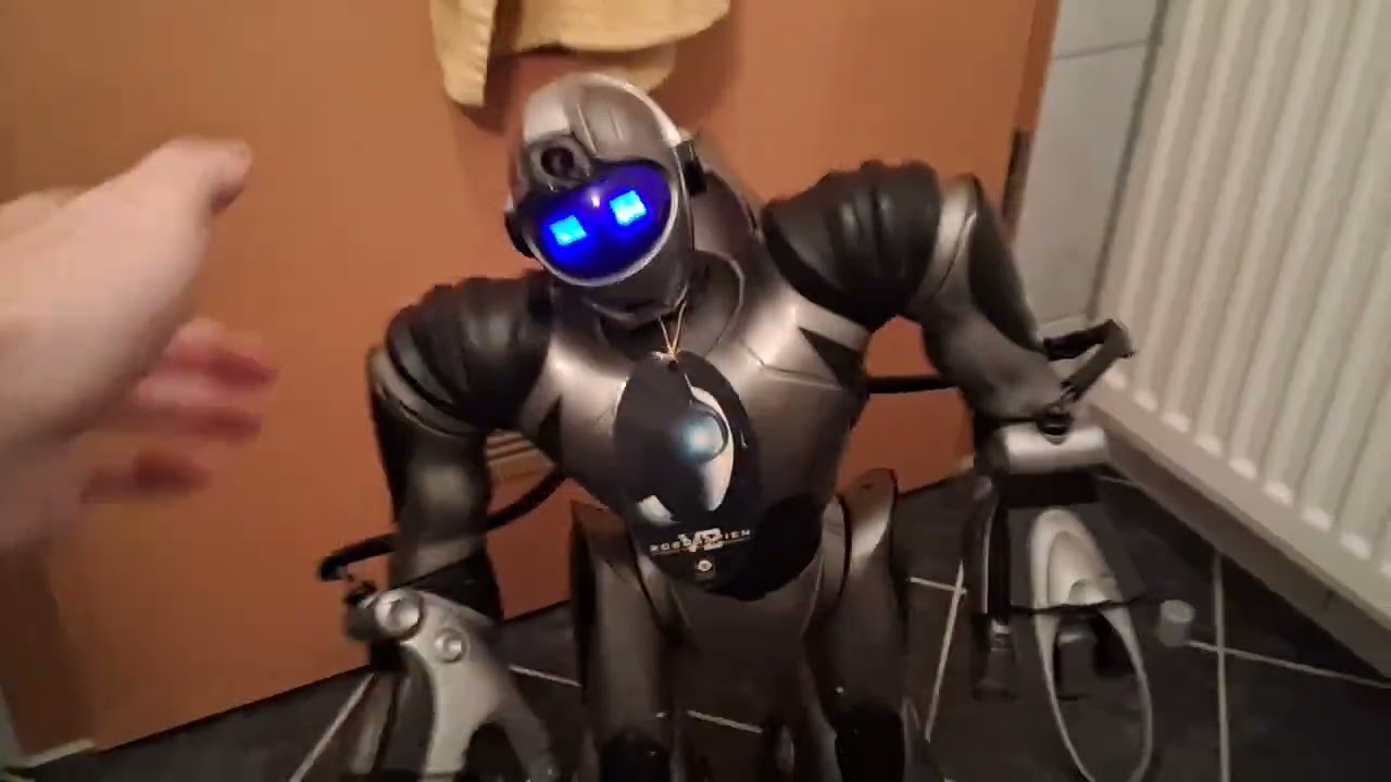 Testing my Brand New Silver Robosapien V2 