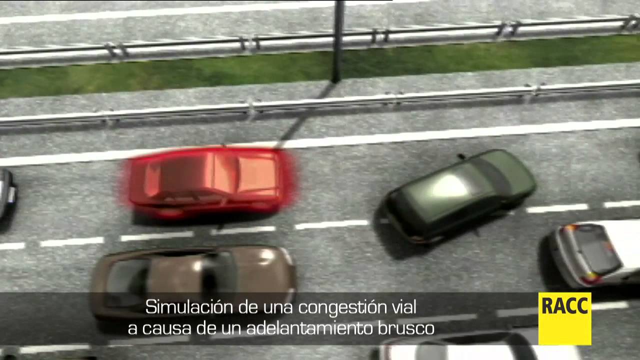 Congesti&oacute;n vial a causa de un adelantamiento brusco