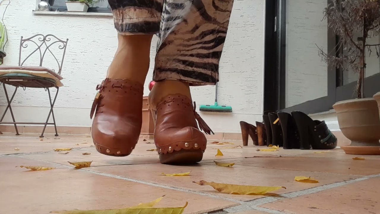 Preview wooden GUESS clogs no. 2
