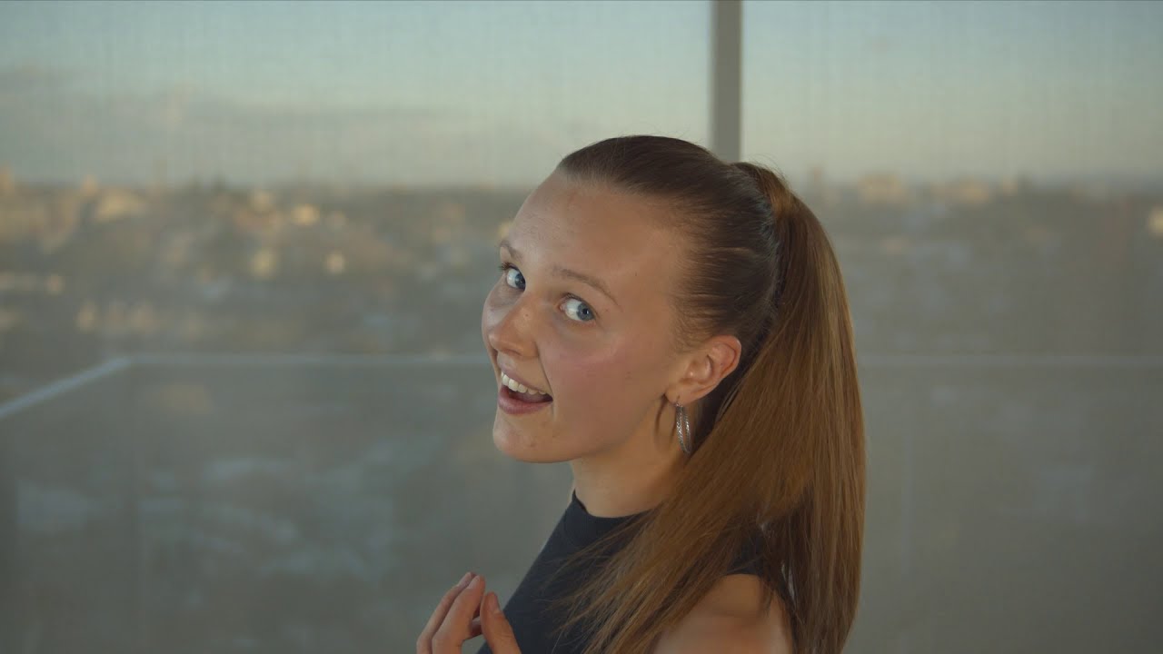 The Cheerleader Ponytail. HIGH and PERKY , in a few minutes using the best Poni Me hair extensions !