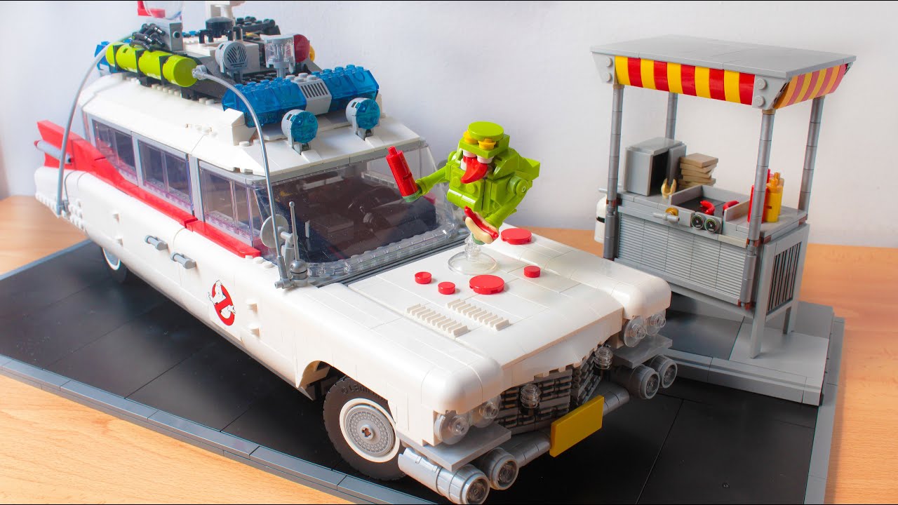 I made a diorama for the LEGO Ghosbusters ECTO-1