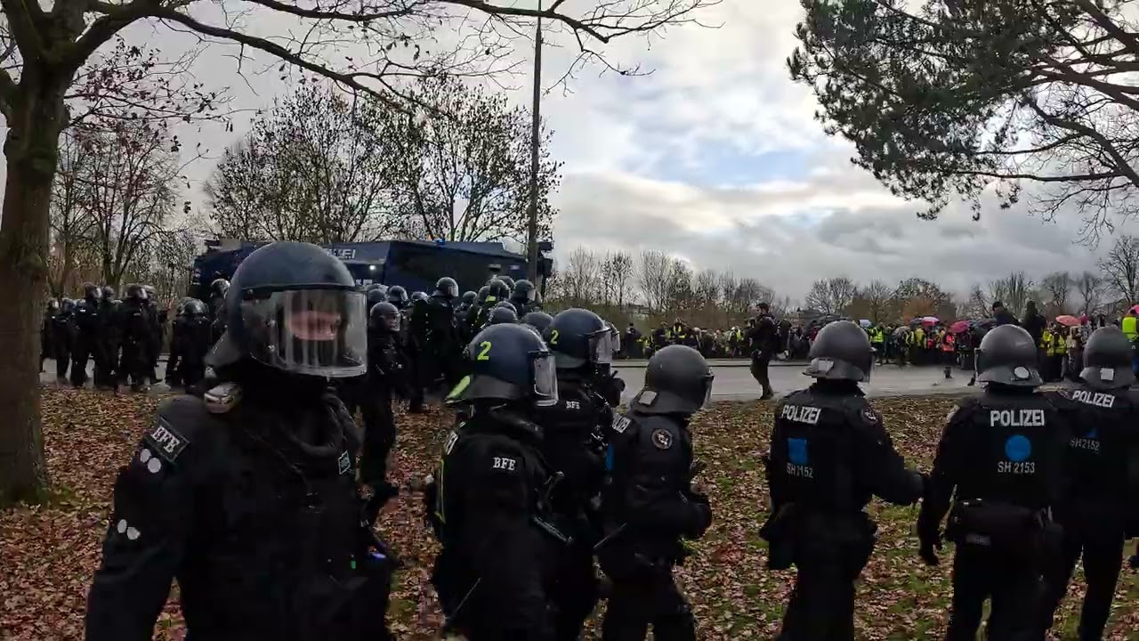 Polizei mit Spezialeinheiten r&auml;umt Antifa in Gie&szlig;en | Mein Mittelhessen