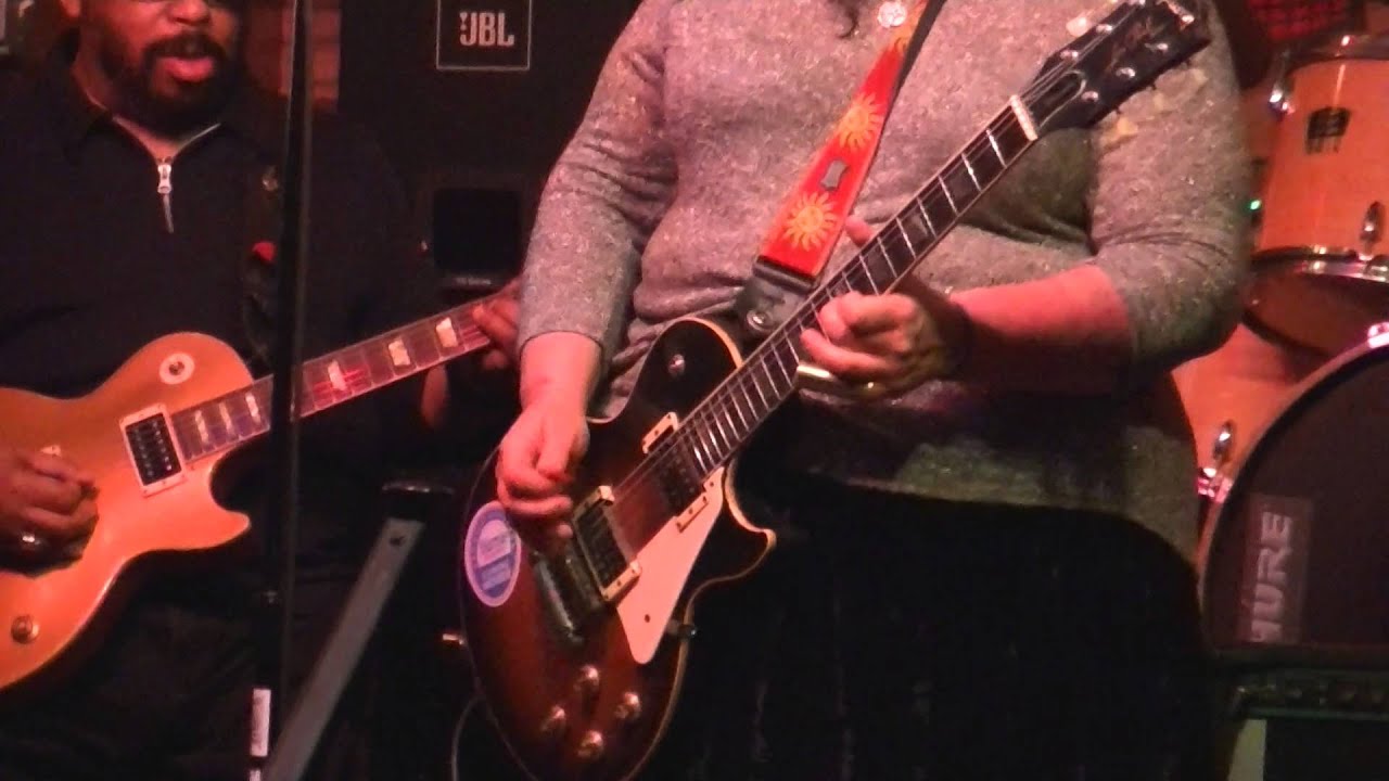 Joanna Connor at Kingston Mines blues club, Chicago, New Year 2016