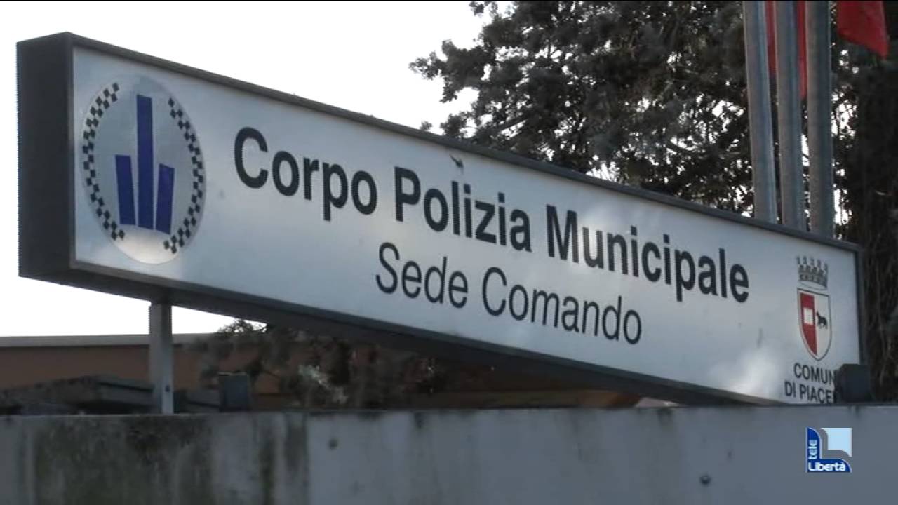 “Ha costretto la figlia a prostituirsi per anni”. Indagata 63enne della Valdarda