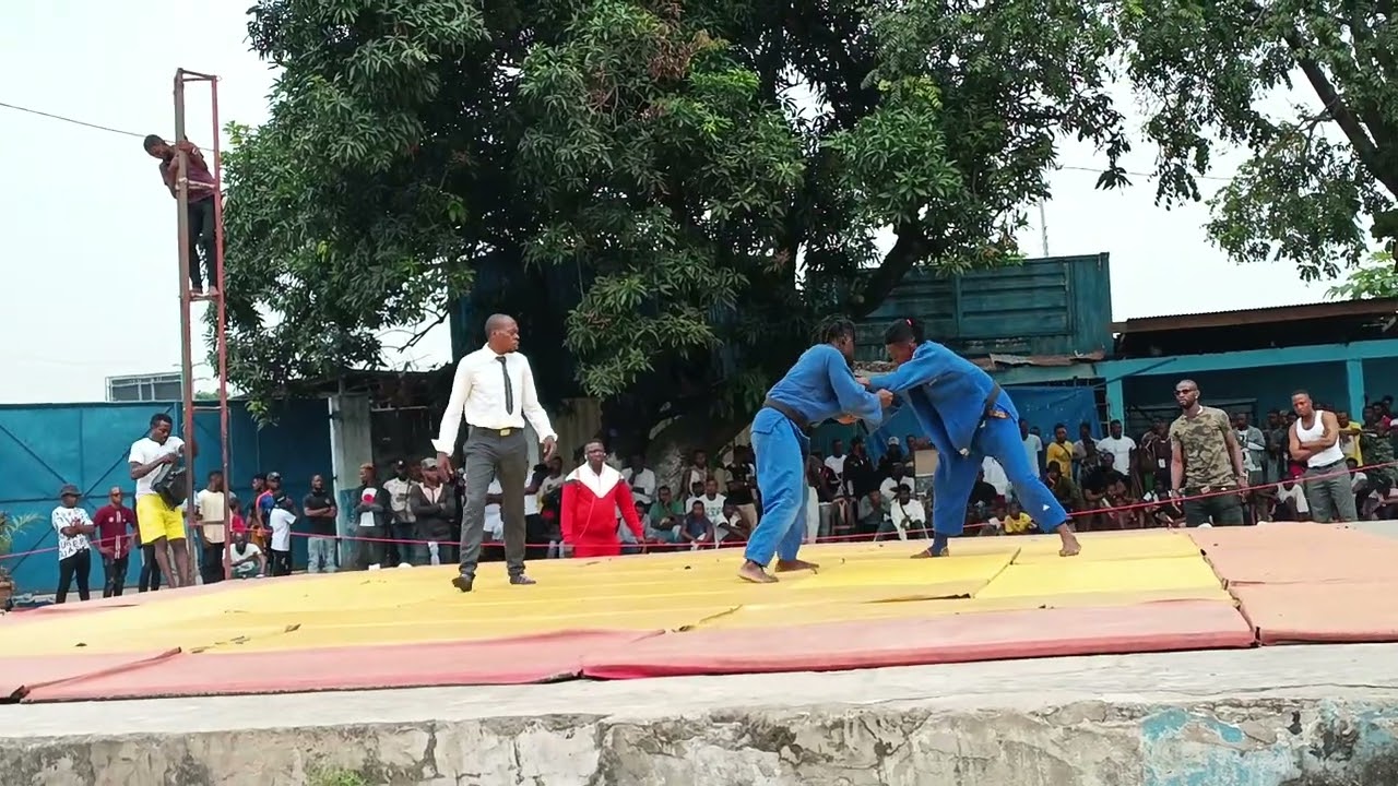 diovanne songo🇨🇬 vs tivé panthère noir 🇨🇩 dans la catégorie de-73kg