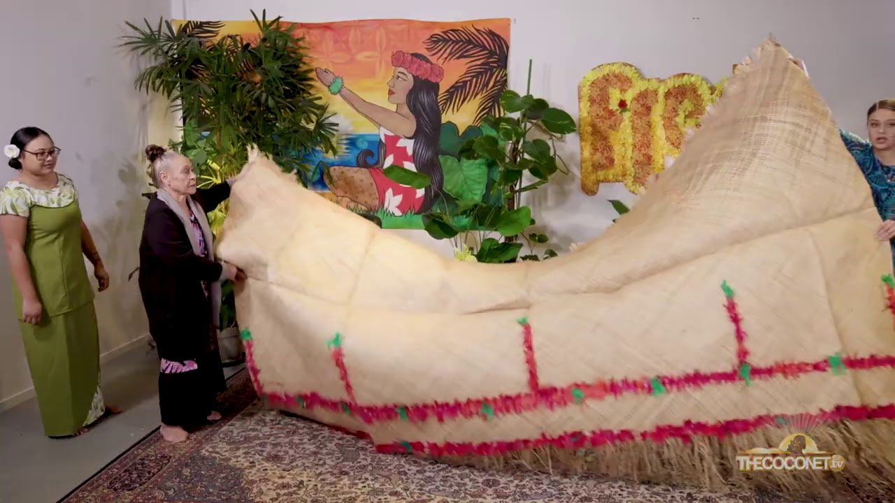 How to present the Samoan ie toga (fine mat)