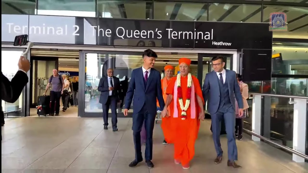 Acharya Swamiji Maharaj Arrives In London