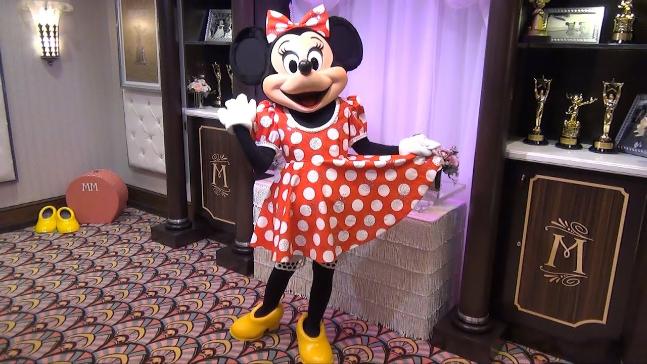 Minnie Mouse Gives Us a Detailed Tour of Her New Dressing Room at Disney's Hollywood Studios + Queue