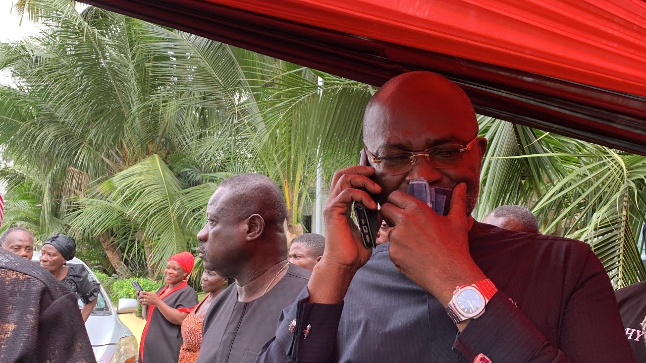 Kennedy Agyapong in so much tears at Daddy Lumba family house, mourn with family.