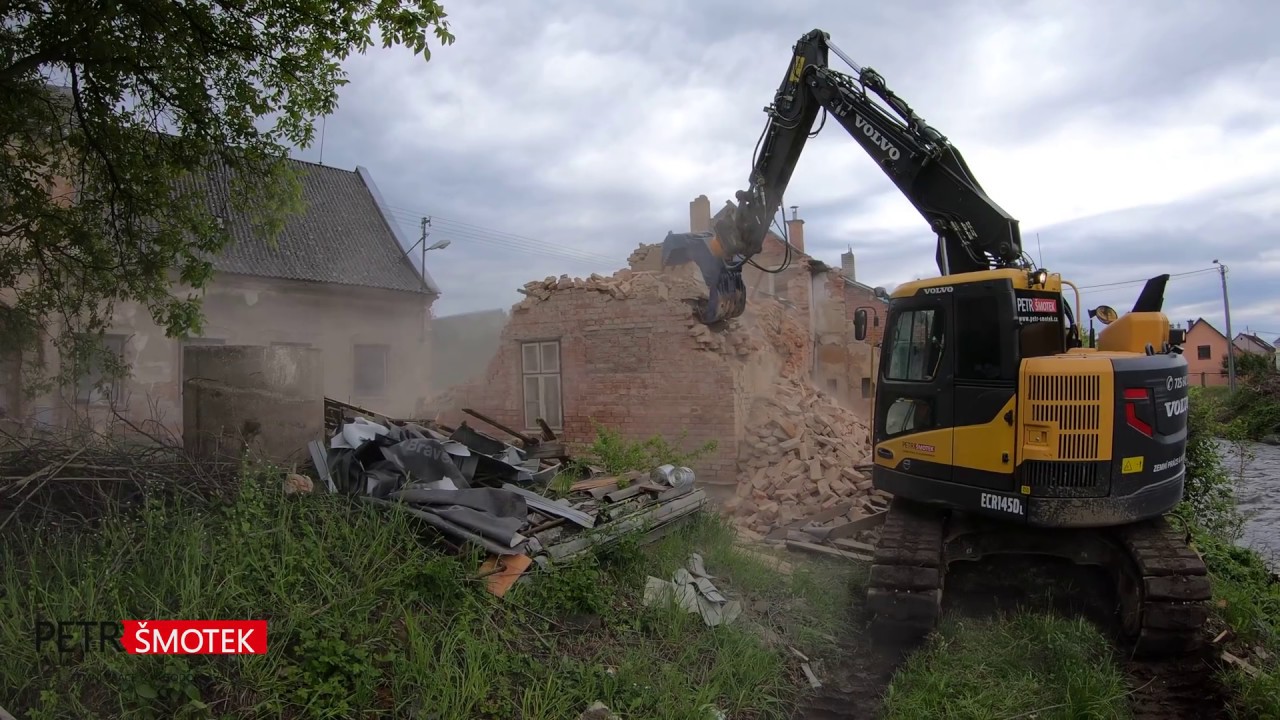 Demolition House With Volvo 145 DL / Demolition / 2019 / 4K