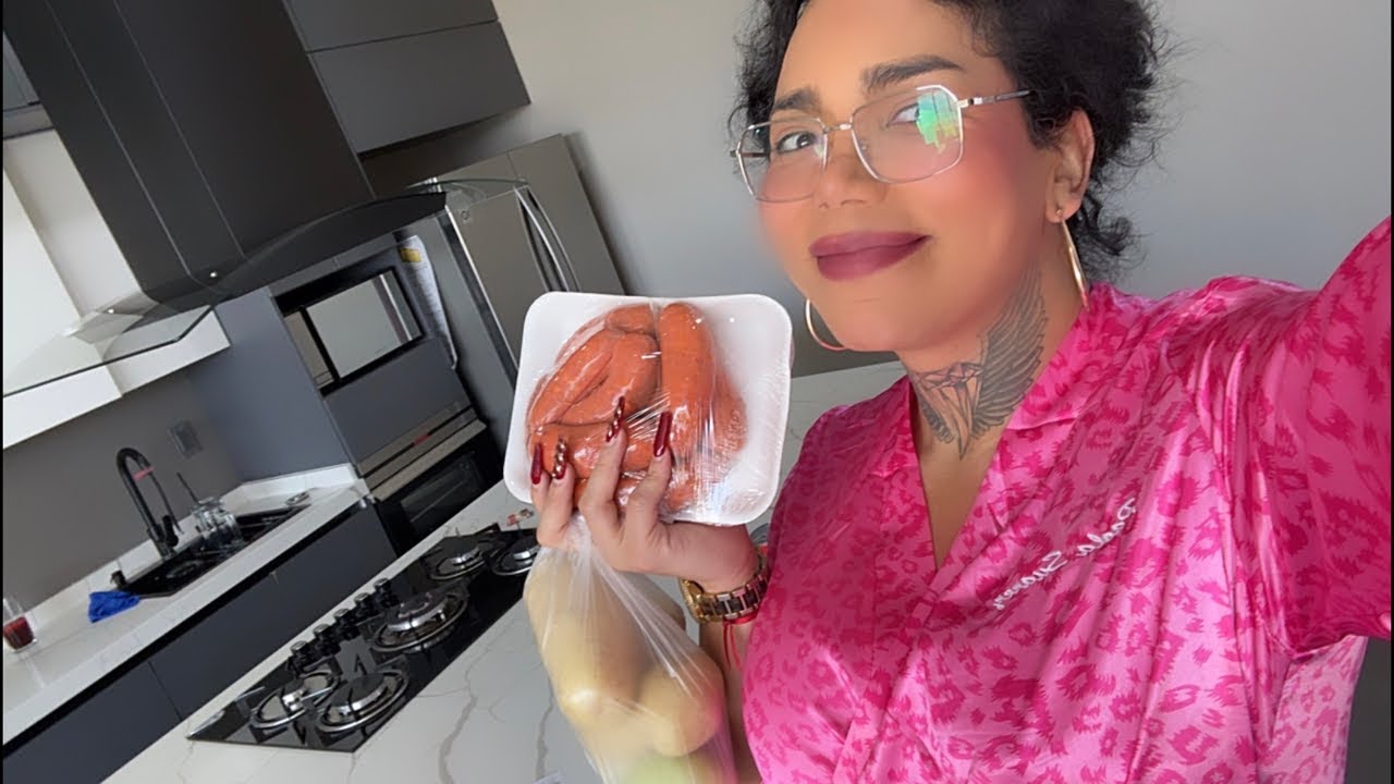 Paolita Suarez está en vivo cocinando chorizo con papas con frijoles y unas quesadillas ￼