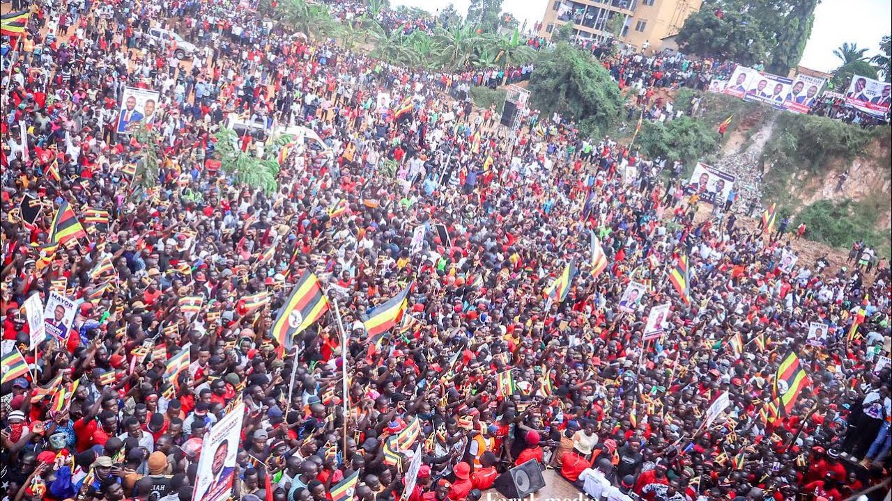 Tear Gas Rocks Ntinda as Bobi Wine makes grand Entrance for his Nakawa West Rally