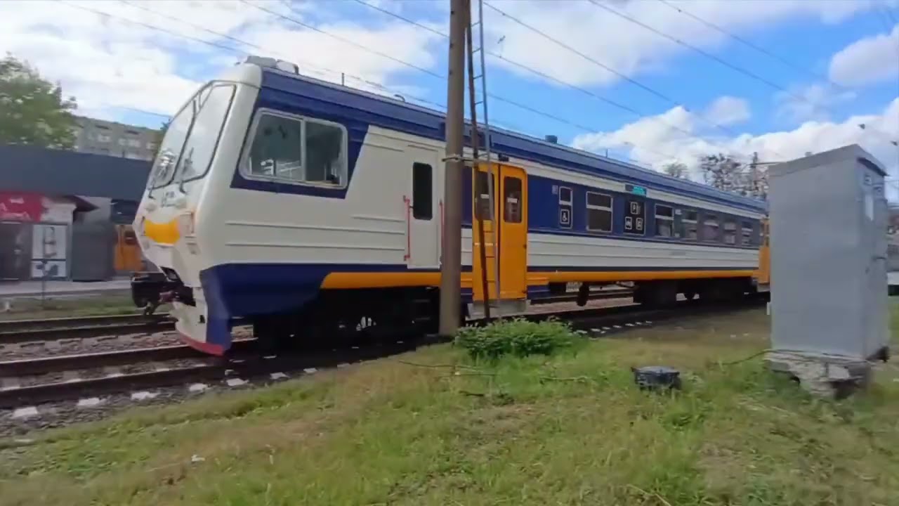 Рейки, швидкість і потужність—електрички України / Rails, Speed & Power—Electric Trains of Ukraine