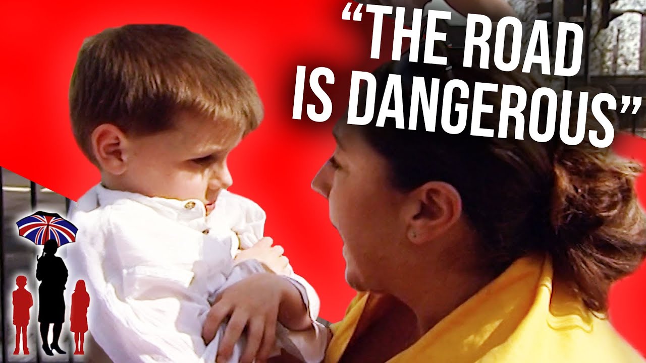 Неуправляемые дети выбегают на дорогу |@Supernanny