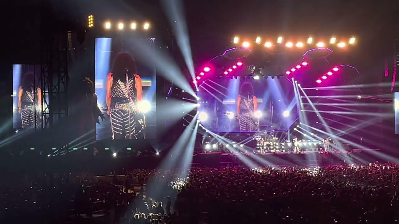 KISS -  I Was Made for Lovin' You (Live 2022 Tokyo, Japan)