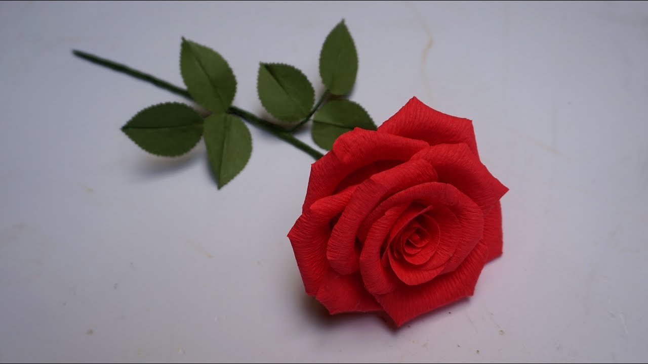 Cómo hacer Rosa de papel crepe (Hermosa) - Rosas con una tira de papel