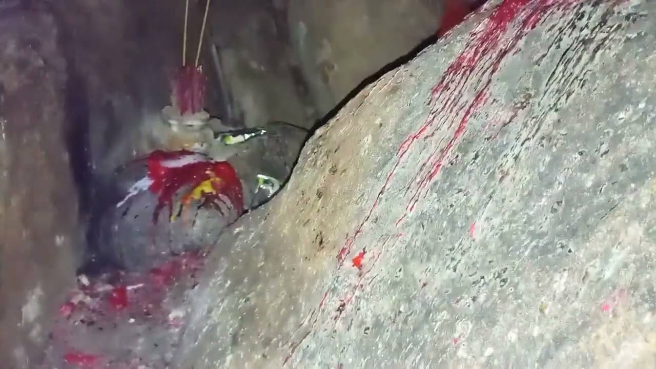 Chung điện 13( hang mẹ đẻ) núi cấm 