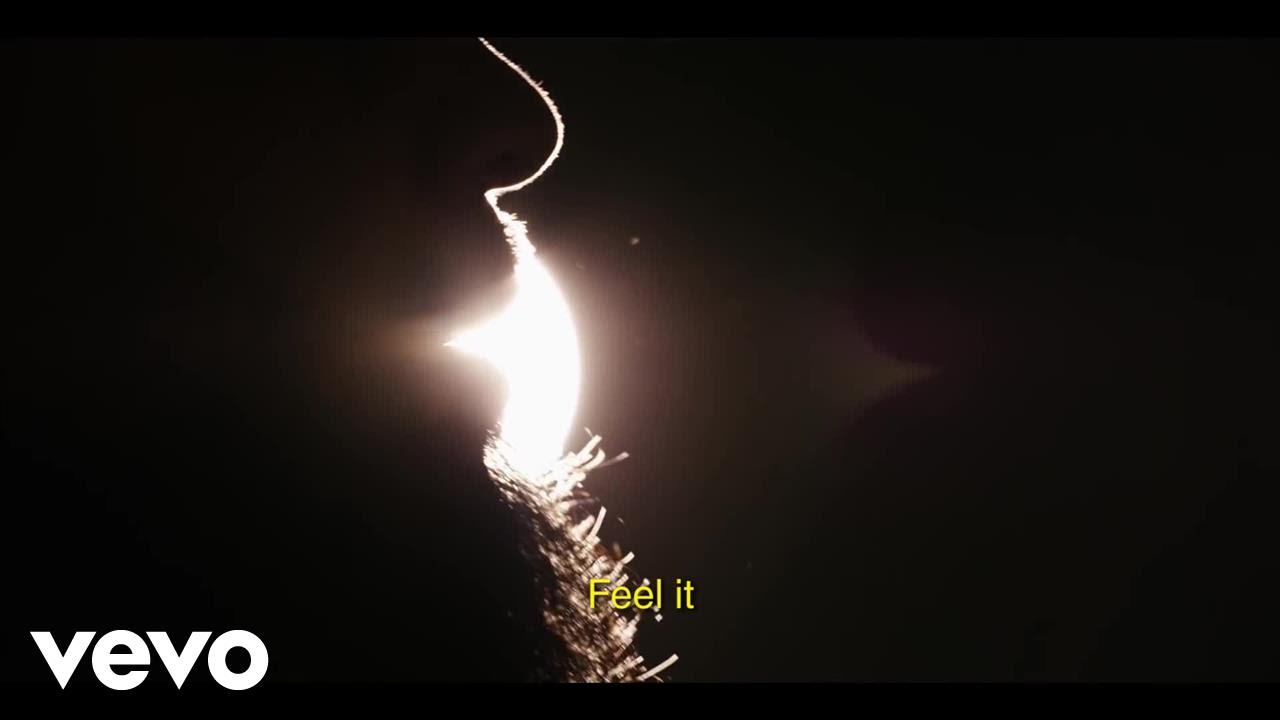 El B - Emigrante (English Subtitles)
