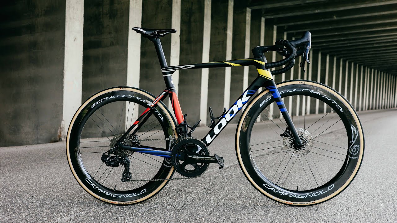 795 Blade RS Iconic Black Radial