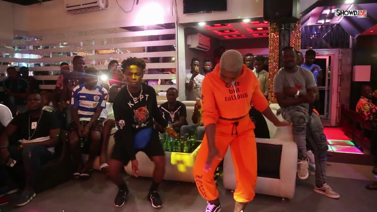 SOIREE PLAY-BOY AU ROYAL LIVE AVEC ORDINATEUR ET ZOTA