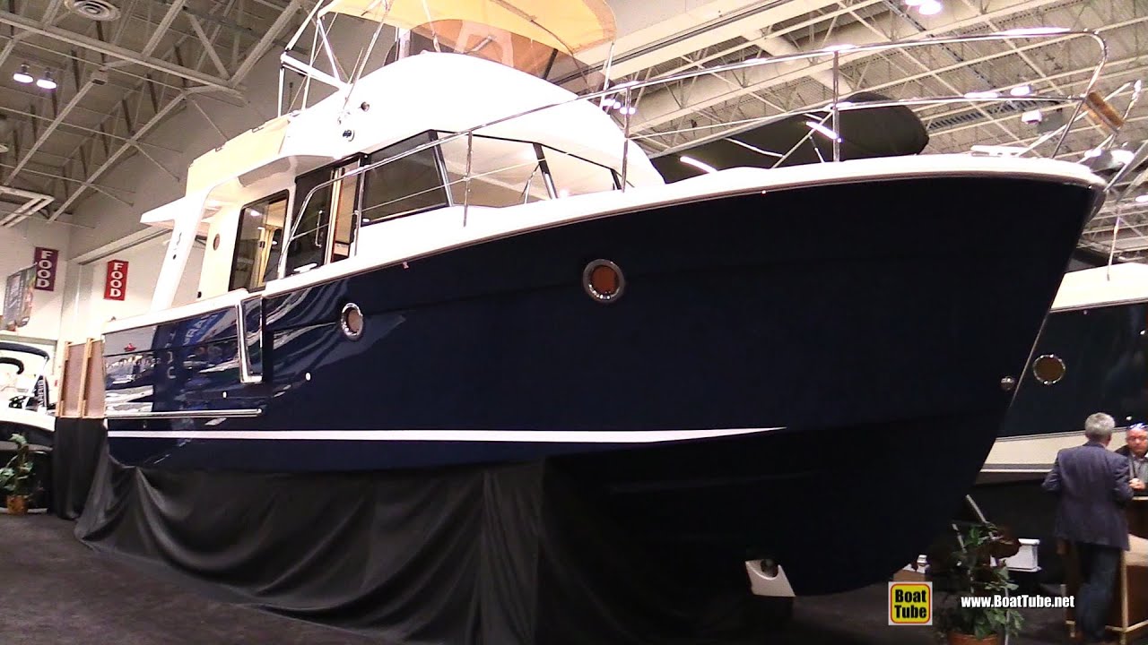 2016 Beneteau Swift Trawler 34 - Walkaround - 2016 Toronto Boat Show