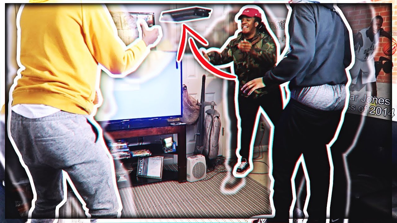 DESTROYED MY FRIENDS PS4 PRANK !!!!