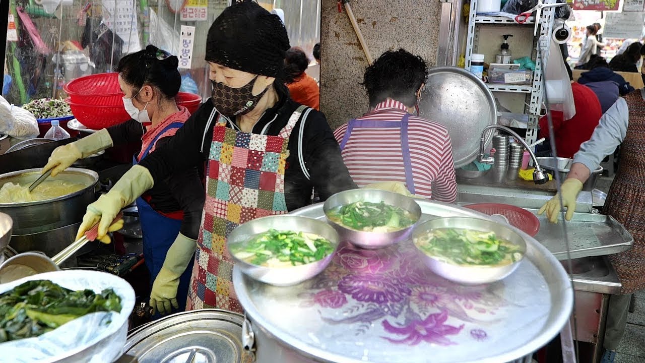 단골 많은 줄서서 먹는 국수집! 이름도 없는 그냥 국수 맛집 Famous noodle restaurant with no name / Korean street food
