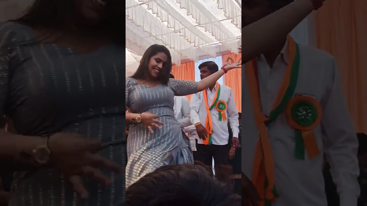 Doli dancer (Noida) samaspur bsr mai apne dance ke latke jhatke dikhate hue 😁😁👍👌😊