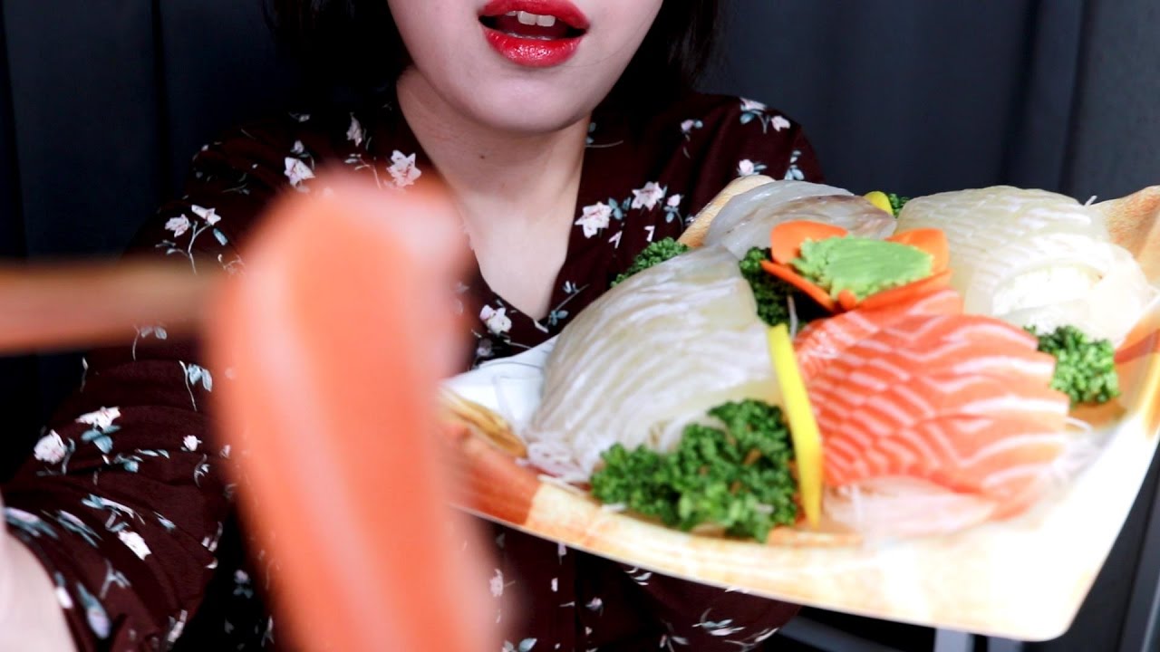 [먹여주는 ASMR] 모둠회 먹여줄까요?│Feeding sashimi│Eating Sounds