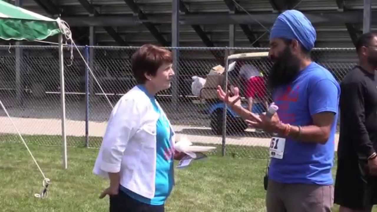 American Buddhist learns about Sikhi - Street Parchar @ Wisconsin