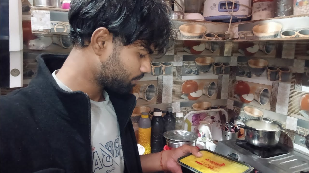 Ye kya hai Box me 🧐