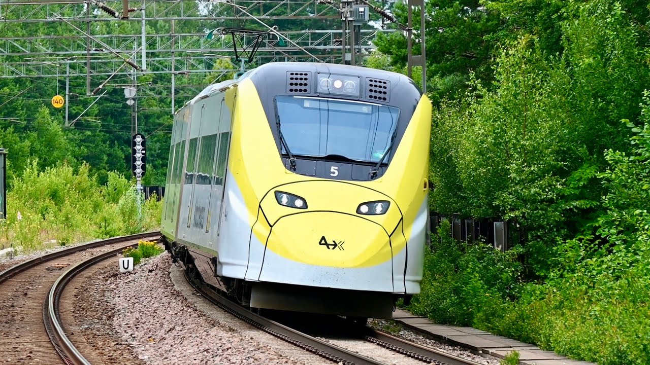 Tåg på Helenelund Station | X60/X60B Pendeltåg, X3 och ER1