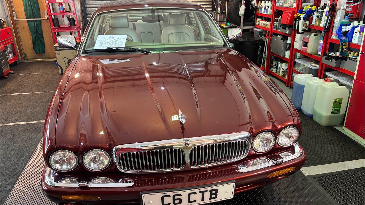 Ремонт Jaguar X308 в мастерской — замена поликлинового ремня в А-образной раме — задние тормоза