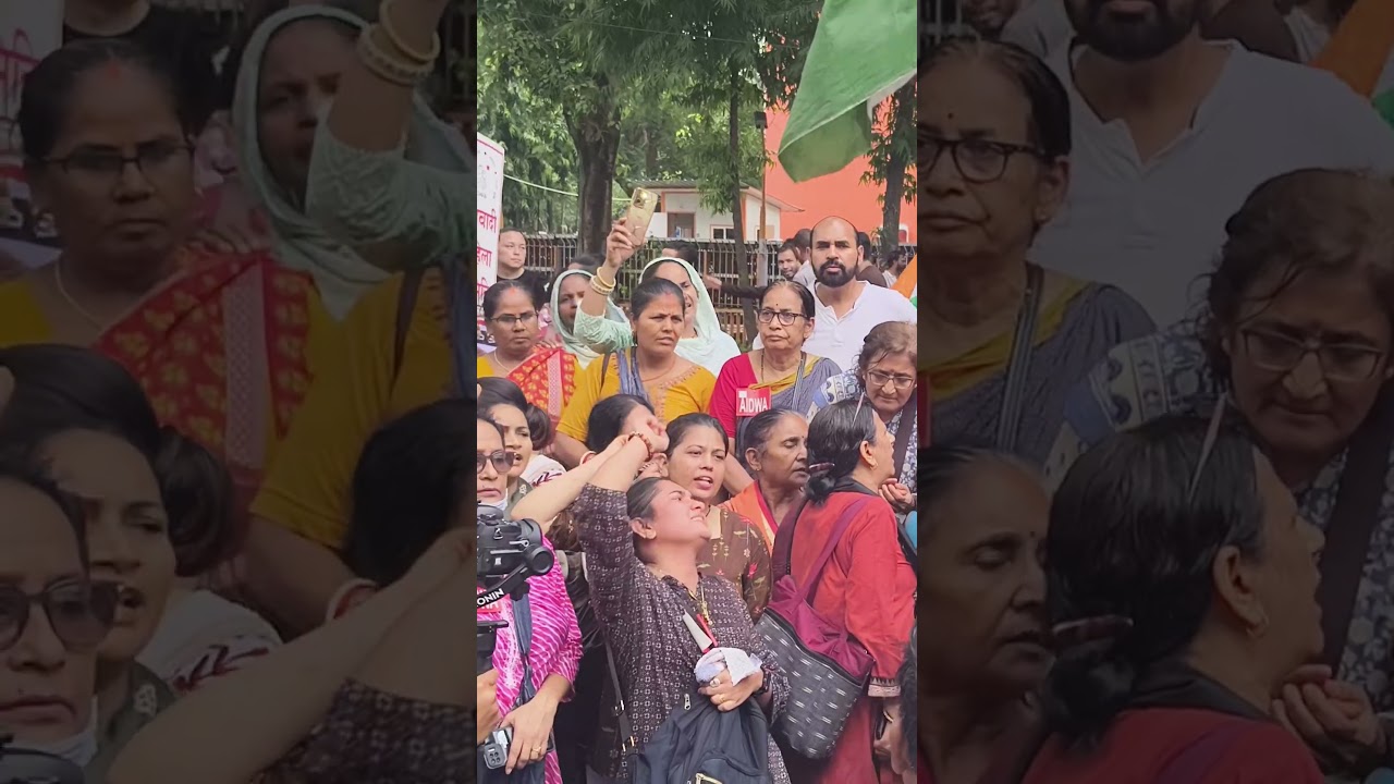 CJP protest 🪧 Crowd and angry women 😡😠