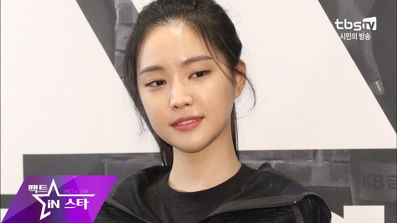 ADIDAS MODEL  APINK SON NA EUN @ 180317 SON NA EUN  Meat olympic Medalist