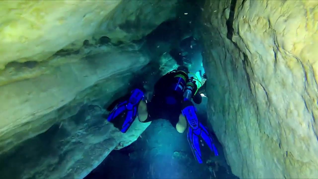 Paradise Spring Ocala Florida. Scuba dive swim through